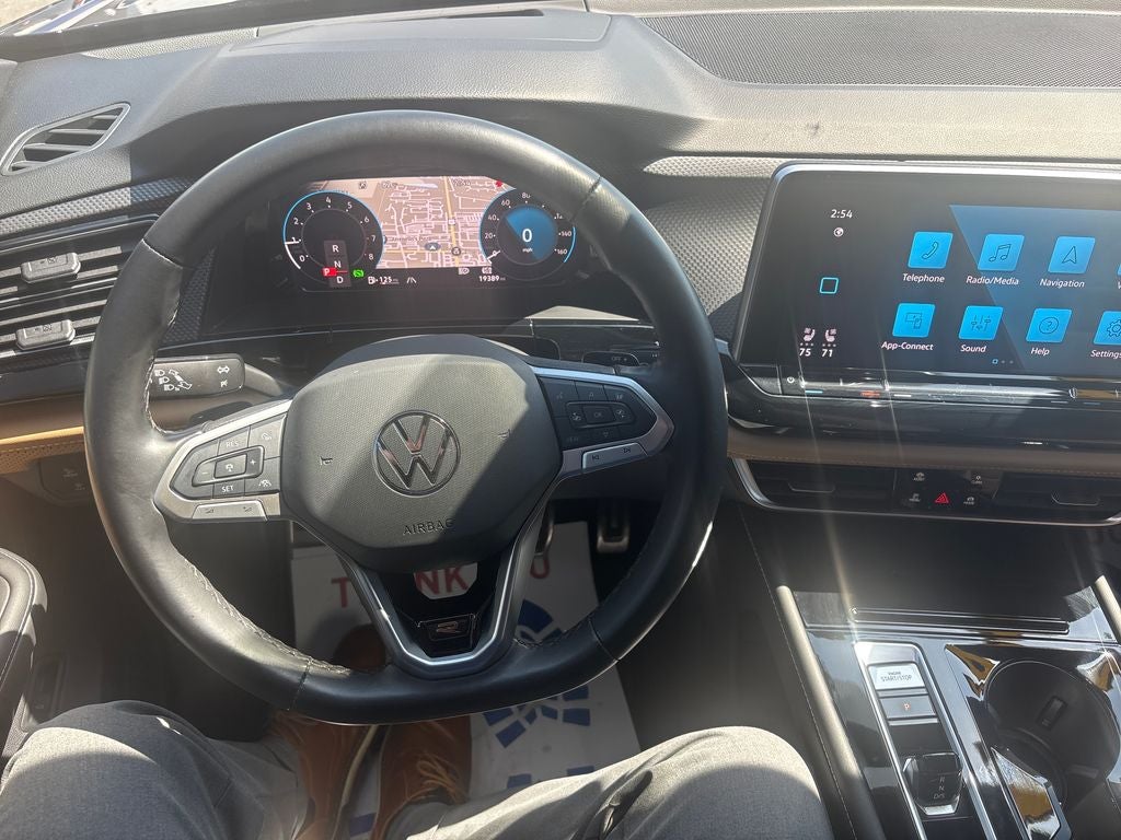 2024 Volkswagen Atlas Cross Sport 2.0T SEL R-Line