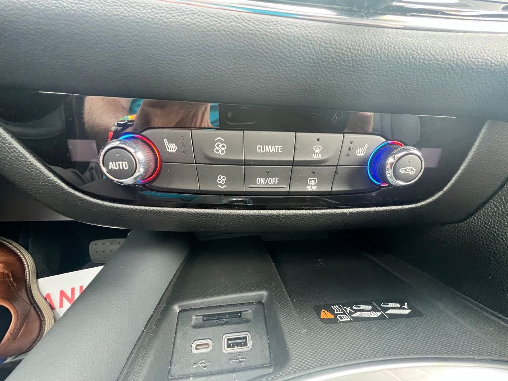 2023 Buick Enclave Essence